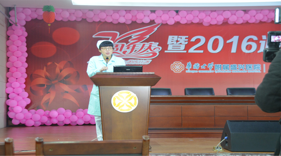 8樓內(nèi)科護士冀瑞芹《用心護理 用愛溝通》
