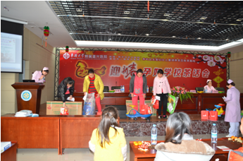 較靚孕媽媽上臺領獎